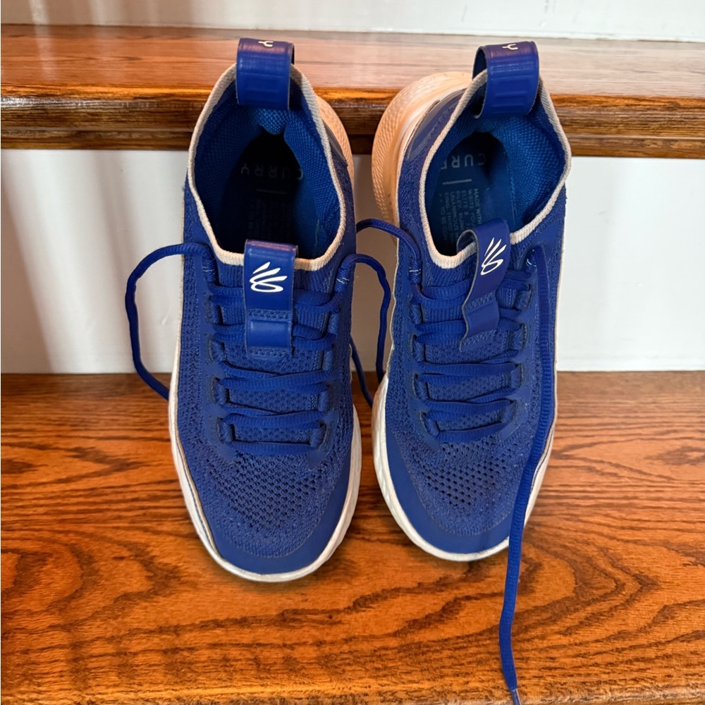 Under Armour Kids curry flow 8 Blue Sneakers size 5
